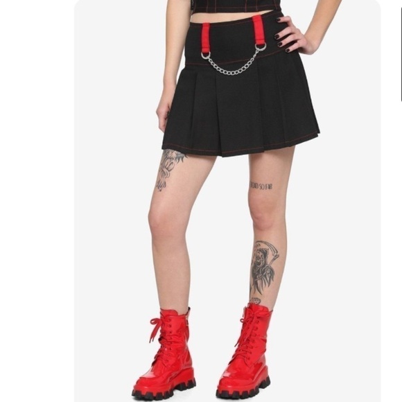 Royal Bones By Tripp Black & Red Chain Pleated Skirt M - Picture 1 of 9